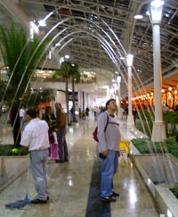 Aten��o ao famigerado homem do esfreg�o, � esquerda...
